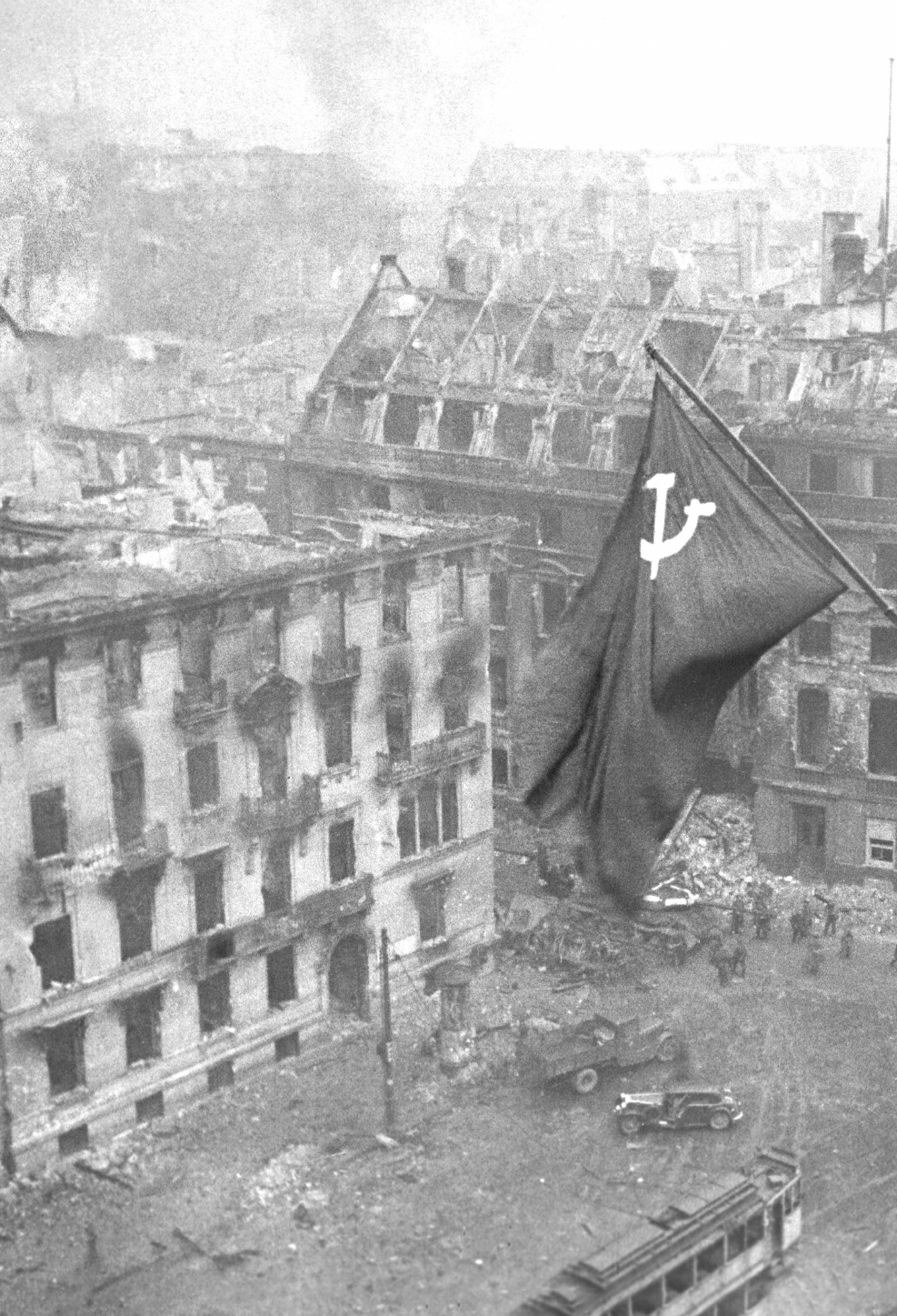 Никонов Вячеслав Алексеевич 28 мгновений весны 1945 года. Иллюстрированная версия - страница 2